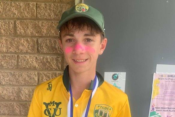 belgaum | बॉल लागल्याने जागेवरच कोसळला; बॉल लागल्याने जागेवरच कोसळला;