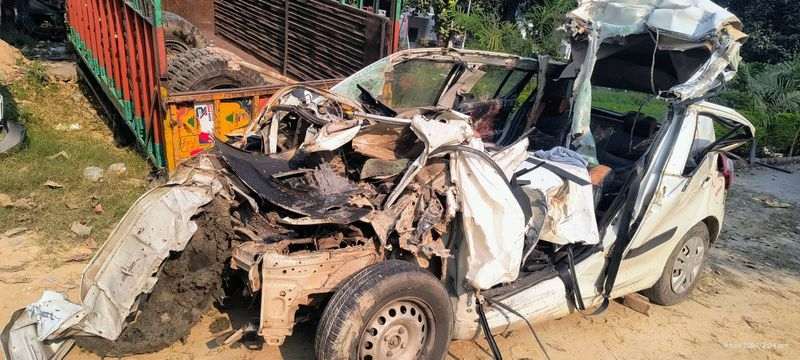 4-friends-from-sonipat-die-as-car-rams-parked-truck-on-highway-accident-on-panipat-khatima-national-highway-near-banti-khera-village-in-shamli-4-haryana-friends-killed-in-midnight-crash-in-up-202511.jpg | दुर्दैवी...! बोहोल्यावर चढण्याआधी काळाचा घाला | belgaum news | belgavkar बेळगावकर