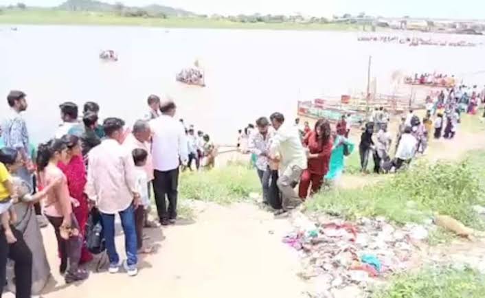 देवदर्शनाआधीच विपरित घडलं; गोदावरी नदीत एकाच कुटुंबातील 5 तरुण बुडाले