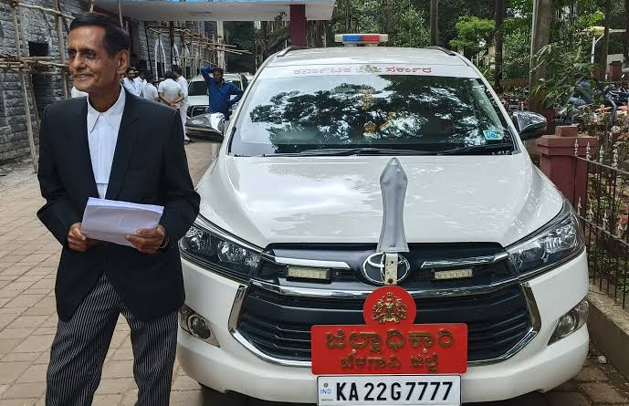 बेळगाव जिल्हाधिकार्‍यांचे वाहन जप्त; जिल्हाधिकार्‍यांवर नामुष्की