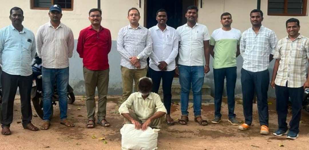 belgaum-news-ccb-police-arrested-an-elderly-man-who-came-to-belgaum-from-gokak-taluka-and-sold-opium-20260814.jpg | @ बेळगाव; 3 किलो अफू जप्त | belgaum news | belgavkar बेळगावकर