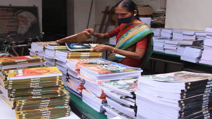 बेळगाव : शाळा प्रारंभीच विद्यार्थ्यांना पाठ्यपुस्तके
