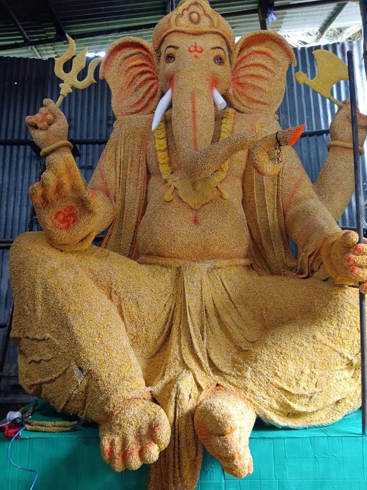 बेळगाव : मक्याच्या दाण्यापासून गणेशमूर्ती