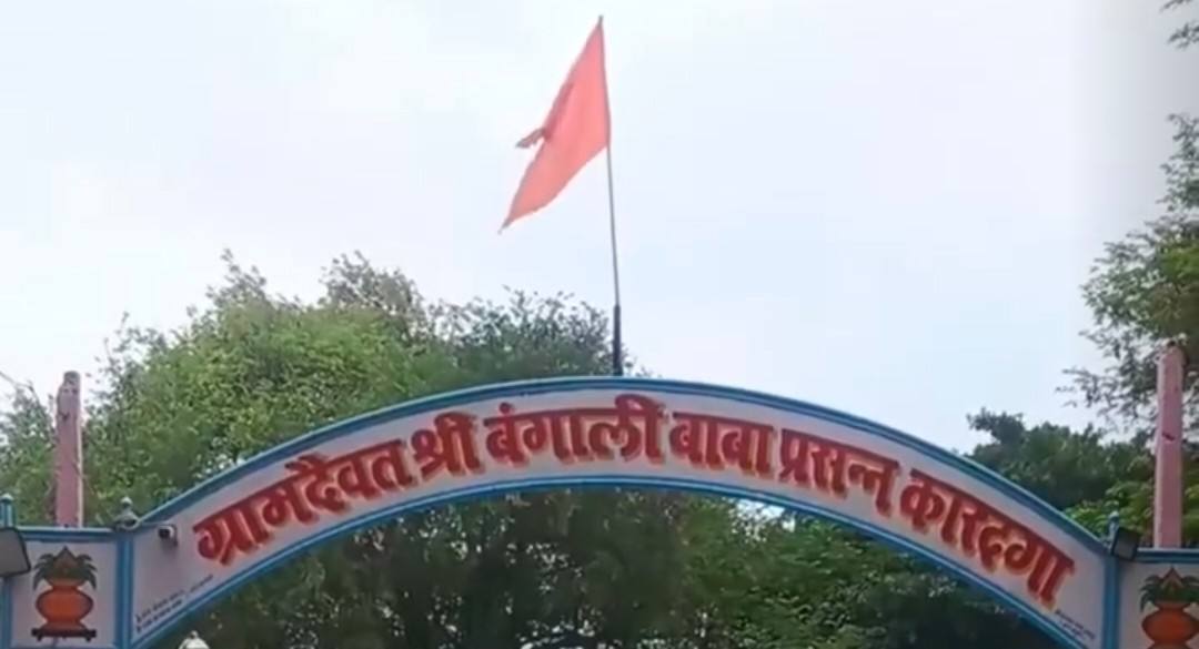 belgaum-news-karadaga-bengali-baba-temple-under-water-karadaga-flooded-with-water-heavy-rains-water-level-of-the-dudhganga-and-vedganga-rivers-increased-202607_1.jpg | @ बेळगाव; ग्रामदैवत बंगाली बाबा; देवस्थानला पुराच्या पाण्याने वेढलं. | belgaum news | belgavkar बेळगावकर