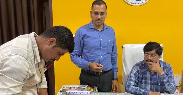 belgaum | बेळगाव : ₹ 1 लाख रुपये लाच; बेळगाव महानगर पाणीपुरवठा मंडळ कार्यकारी अभियंत्याला अटक बेळगाव : ₹ 1 लाख रुपये लाच; बेळगाव महानगर पाणीपुरवठा मंडळ कार्यकारी अभियंत्याला अटक