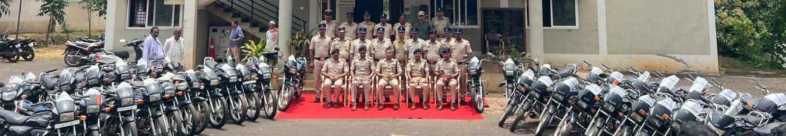 belgaum-news-kittur-belgaum-district-superintendent-of-police-k-ramarajan-accused-who-was-stealing-bikes-arrested-and-43-bikes-seized-20260812.jpg | @ बेळगाव; 43 बाईक चोरी; दुचाकी चोरणाऱ्या एकाला अटक | belgaum news | belgavkar बेळगावकर