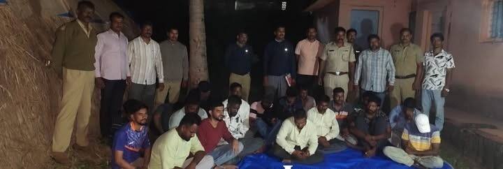 belgaum-news-police-raid-gambling-in-honga-industrial-area-jurisdiction-of-kakati-police-station-psi-mrityunjaymath-raid-and-arrested-20-people-202606.jpg | @ बेळगाव; 20 जणांना अटक; @ होनगा औद्योगिक परिसर | belgaum news | belgavkar बेळगावकर