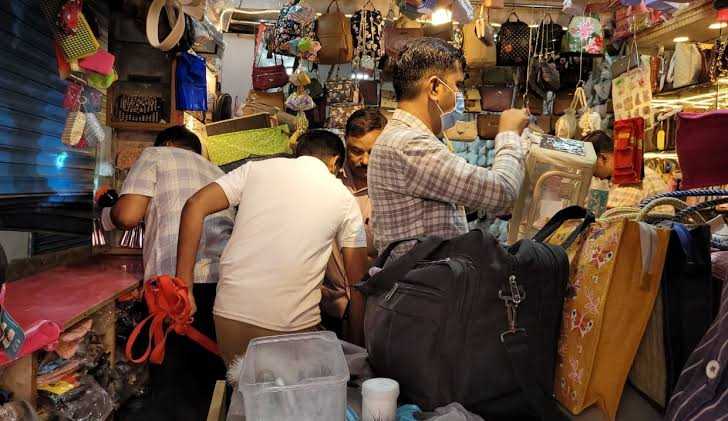 बेळगाव : पांगूळ गल्ली; 3 दुकाने फोडली; बाजारपेठेतील 5 ठिकाणी चोरी