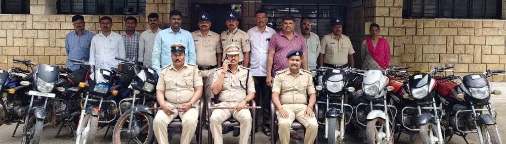 belgaum-news-two-innkeepers-arrested-two-wheeler-theft-case-eight-stolen-motorcycles-worth-around-rs-4-lakh-seized-gokak-202607_1.jpg | @ बेळगाव; दोघांना अटक; 8 दुचाकी जप्त | belgaum news | belgavkar बेळगावकर