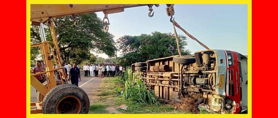 बेळगाव : भीषण अपघात; बस—ट्रक धडकेत महिलेचा मृत्यू