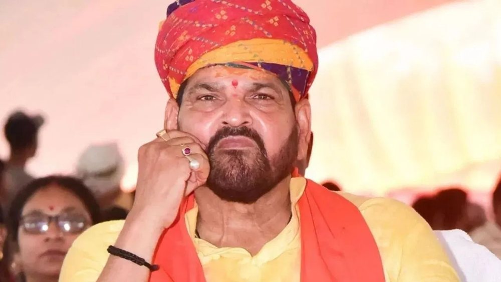 देशात दोनच खलनायक; एक मुसलमान अन् दुसरा सवर्ण