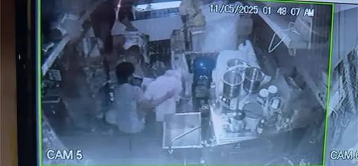 caught-on-camera-karnataka-man-strangles-father-stages-accident-son-kills-father-shocking-incident-in-karnataka-police-arrest-accused-crime-news-in-matathi-karnataka-202505.jpg | मुलाने वडिलांची केली हत्या अन् अपघाती मृत्यू झाल्याचं भासवलं.... @कर्नाटक | belgaum news | belgavkar बेळगावकर