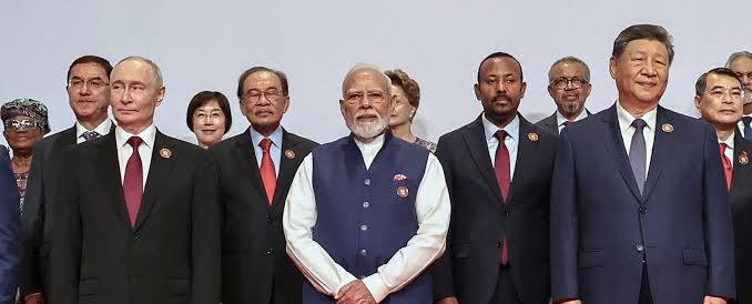 congress-pawan-khera-takes-dig-at-ravi-shastri-with-2012-brics-summit-reminder-pawan-khera-shrinivas-bv-criticize-ravi-shastri-pm-modi-brics-post-manmohan-singh-202609.jpg | ही काय IPL ची कॉमेंट्री नाही; मोदींचे कौतुक; | belgaum news | belgavkar बेळगावकर