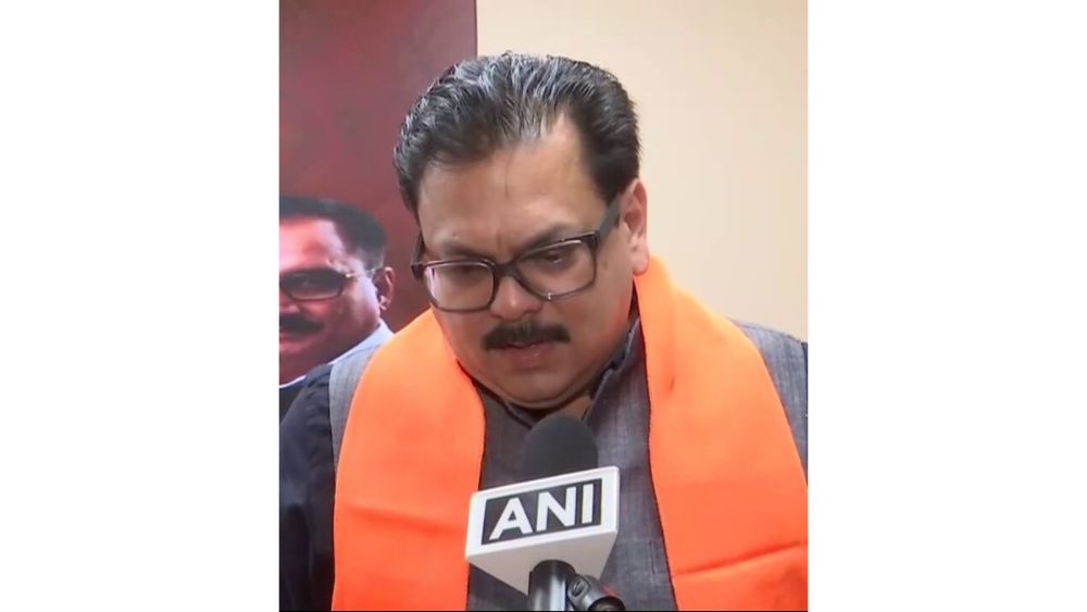 Video : आपचा माजी आमदार भाजपामध्ये जाताच कोसळलं रडू