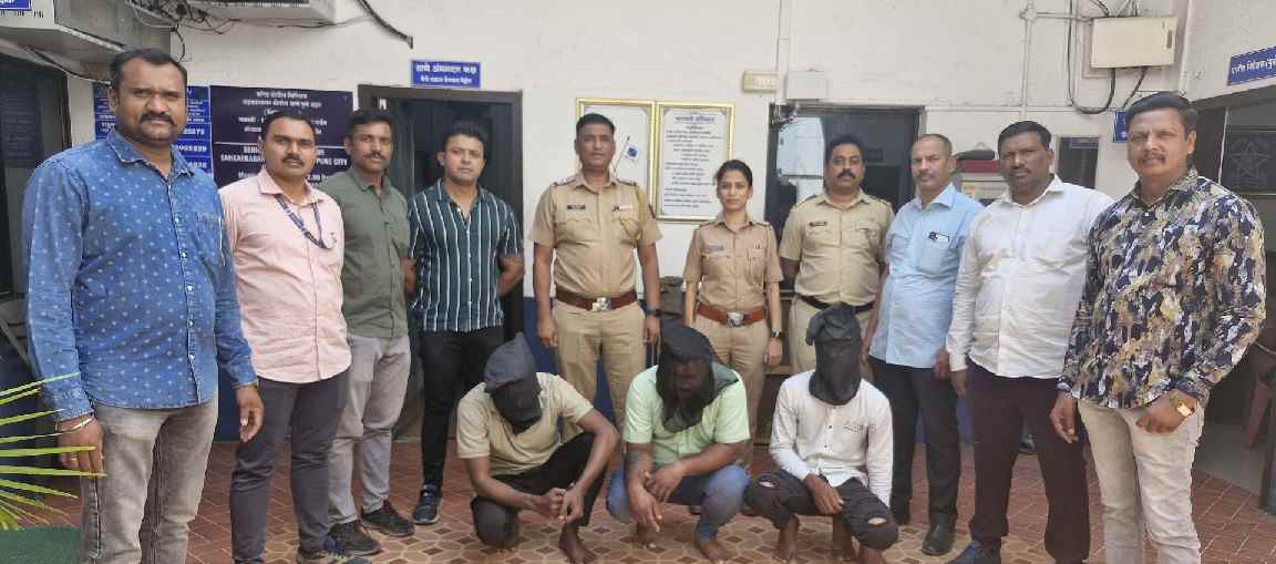 मी पक्षाचा अध्यक्ष, तू टॉप काढून मसाज कर... 3 आरोपींपैकी एक पत्रकार....