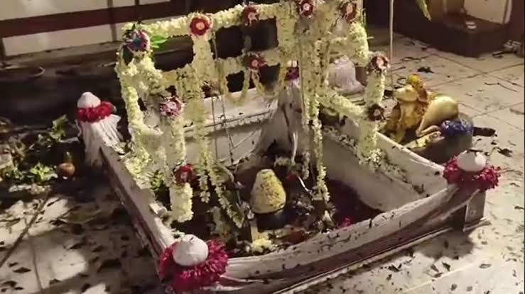 fire-breaks-out-during-aarti-at-varanasi-temple-aarti-in-atma-veereshwar-temple-in-ups-varanasi-202508.jpeg | @वाराणसी मंदिरात पूजेदरम्यान आग; पूजाऱ्यासह 9 जण होरपळले | belgaum news | belgavkar बेळगावकर