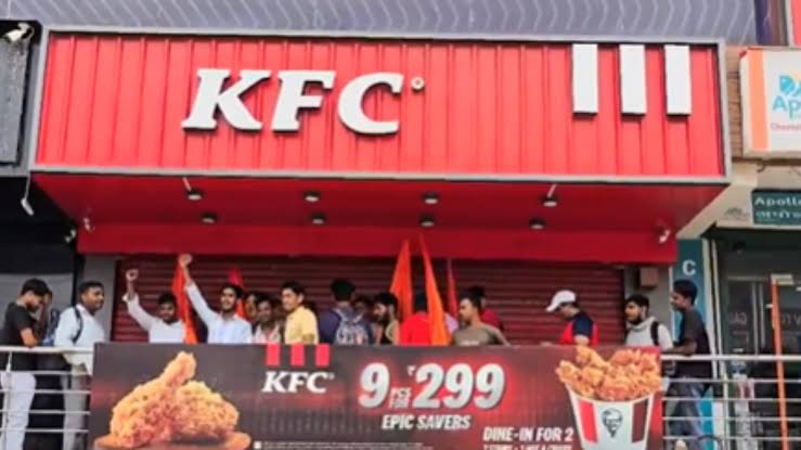 hindu-raksha-dal-activists-enter-kfc-lock-the-restaurant-say-non-veg-in-shravan-hindu-outfit-shuts-kfc-nazeer-foods-outlets-in-ghaziabad-over-sawan-202507_1.jpeg | Watch Video; हिंदू कार्यकर्ते KFC मध्ये घुसले; #शिवभक्त | belgaum news | belgavkar बेळगावकर