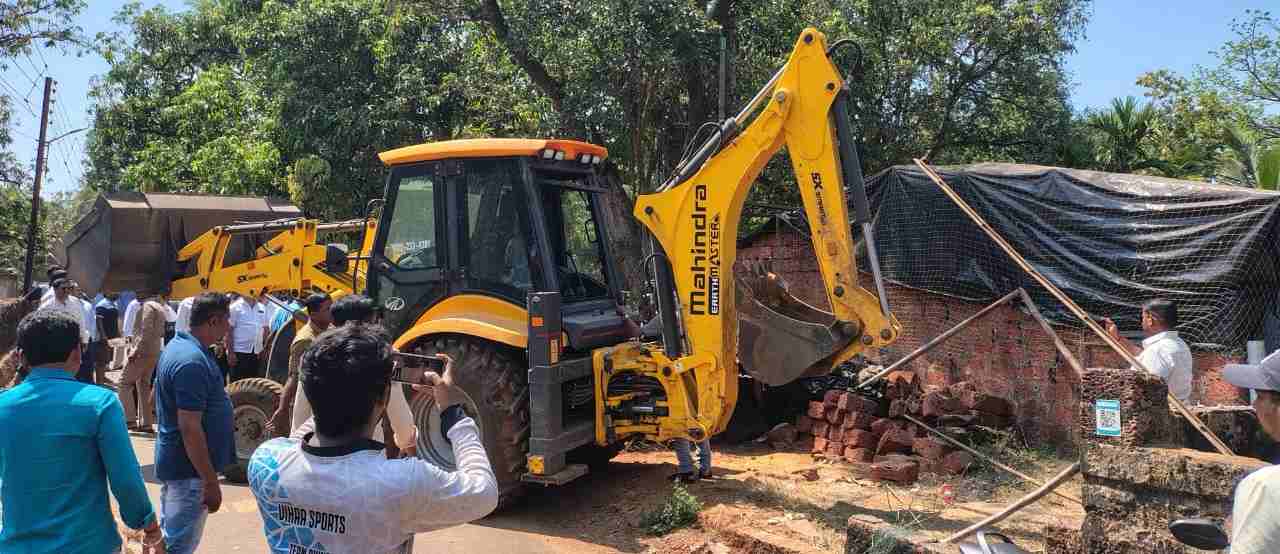 अस्तनीतले निखारे...! मालवणमध्ये देश विरोधी घोषणा #Bulldozer