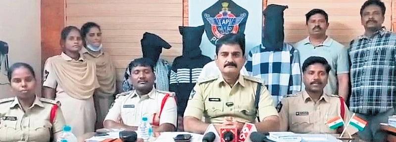 injected-hiv-virus-into-doctor-jealous-woman-attacks-ex-lovers-wife-with-help-of-three-others-andhra-woman-injects-ex-lovers-wife-with-hiv-arrested-202601.jpg | धक्कादायक... प्रियकराच्या पत्नीला ‘HIV’ बाधित इंजेक्शन टोचण्यासाठी भयानक कट; अपघाताचा बनाव रचला अन्… | belgaum news | belgavkar बेळगावकर