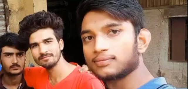 inspired-by-raees-friends-kill-boy-record-video-in-reewa-madhya-pradesh-rewa-murder-video-case-abhishek-tripathi-family-rewa-murder-video-case-abhishek-tripathi-family-friends-202505.jpg | शाहरुखचा ‘रईस’ पाहून खून; रेतता रहा गला, बनाता रहा Video | belgaum news | belgavkar बेळगावकर