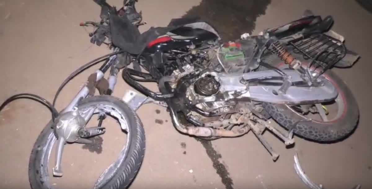 karnataka-news-4-youth-killed-in-bike-tipper-collision-near-chikkaballapur-in-karnataka-bike-tipper-lorry-collision-in-chikkaballapur-202512.jpg | कर्नाटक : 4 तरुण जागीच ठार | belgaum news | belgavkar बेळगावकर