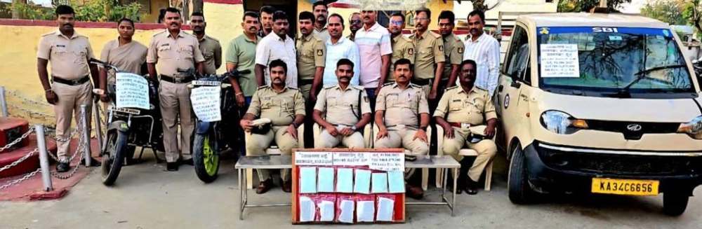 karnataka-news-police-arrested-six-people-fake-currency-notes-arsikere-police-station-in-harpanahalli-taluka-of-vijayanagar-202512.jpg | कर्नाटक : बनावट नोटा; 6 जणांना अटक | belgaum news | belgavkar बेळगावकर