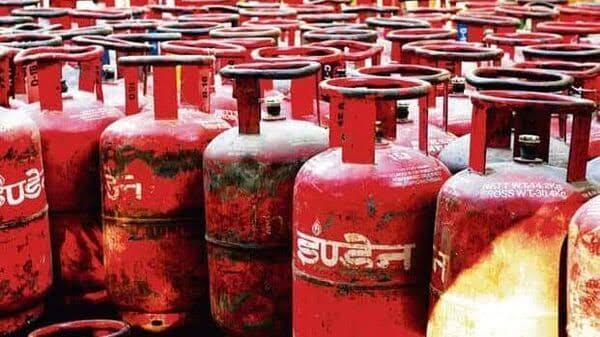 LPG Price : सामान्यांना दिलासा... LPGच्या किमतीत मोठी घट, जाणून घ्या नवे दर