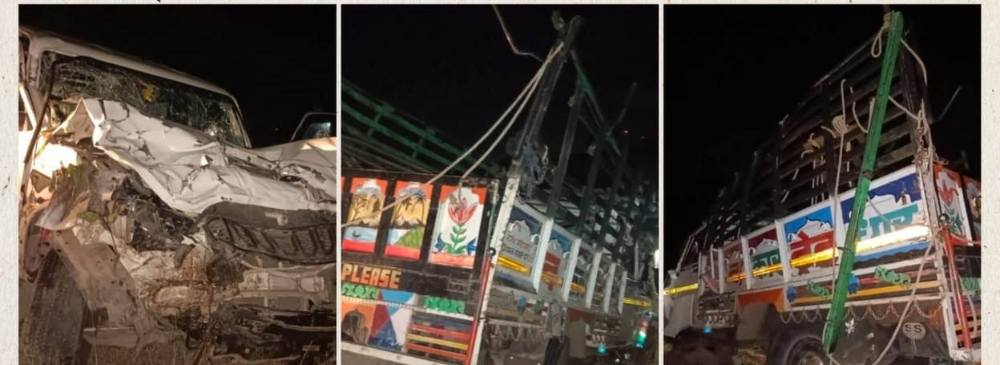 madhya-pradeshs-dhar-16-labour-including-children-dead-as-overloaded-car-overturns-in-madhya-pradeshs-dhar-mp-van-accident-labourers-die-as-vehicle-overturns-in-madhya-pradeshs-dhar-202604.jpg | शंभरीच्या स्पीडने सुसाट, टायर फुटताच ओवरलोड पिकअप ट्रक पलटी | belgaum news | belgavkar बेळगावकर