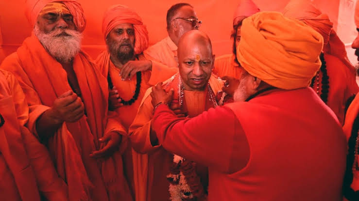 गिधाडांना मृतदेह, डुकरांना घाण आणि.…