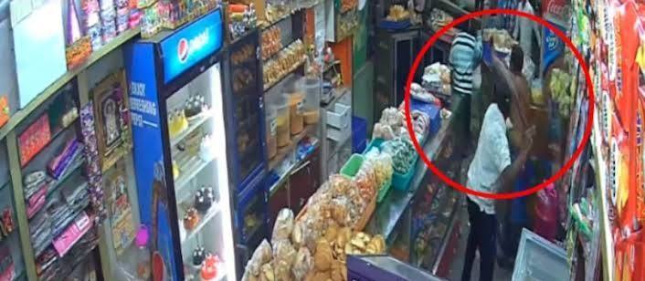 कर्नाटक : धक्कादायक...! बेकरीमध्ये घुसून एका व्यक्तीची हत्या