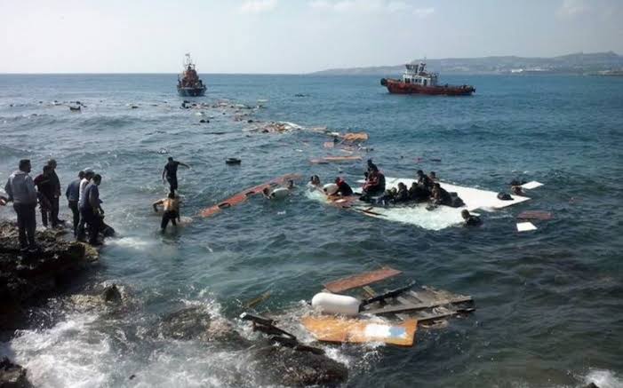 समुद्रामध्ये भीषण दुर्घटना; जहाज बुडून 61 जणांचा मृत्यू