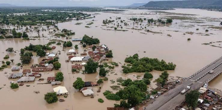 #Flood : पुराचा हाहाकार, धरण फुटलं, 117 जणांचा मृत्यू
