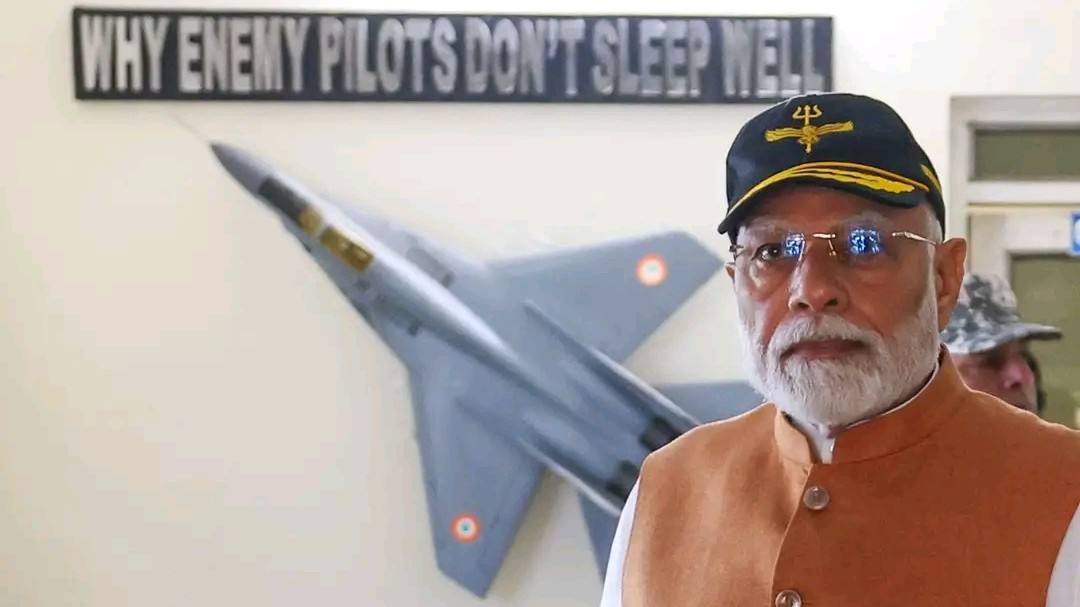 pm-modi-visits-adampur-air-base-near-jalandhar-pm-modi-visits-adampur-air-base-meets-air-force-personnel-202505.jpg | पाकिस्तानचा 'तो' दावा, मोदींनी ऑन द स्पॉट जाऊन काढली हवा | belgaum news | belgavkar बेळगावकर