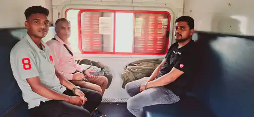 railway-tte-took-bribe-indian-army-soldier-gwalior-tte-took-bribe-from-army-officer-going-on-duty-202505.webp | सीमेवर जाणाऱ्या जवानांशी गैरवर्तन; ₹ 150 रुपयांची वसुली; | belgaum news | belgavkar बेळगावकर