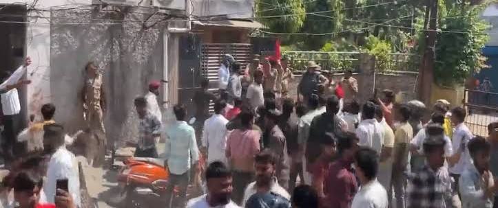 ramjilal-suman-on-rana-sanga-karni-sena-attacks-the-house-of-sp-mp-who-called-rana-sanga-a-traitor-202503.jpg | राणा सांगा यांना 'गद्दार' म्हणणाऱ्या खासदाराच्या घरावर हल्ला, तोडफोड... | belgaum news | belgavkar बेळगावकर