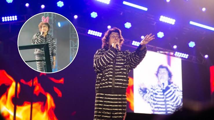 belgaum | बापरे..... कॉन्सर्टमध्ये सोनू निगमवर दगडफेक....? गायकाने हातच जोडले, म्हणाला... बापरे..... कॉन्सर्टमध्ये सोनू निगमवर दगडफेक....? गायकाने हातच जोडले, म्हणाला...