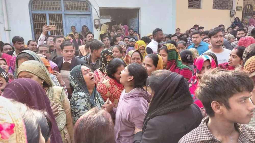 खळबळजनक.... दिवसाढवळ्या एकाच कुटुंबातील 4 जणांची हत्या