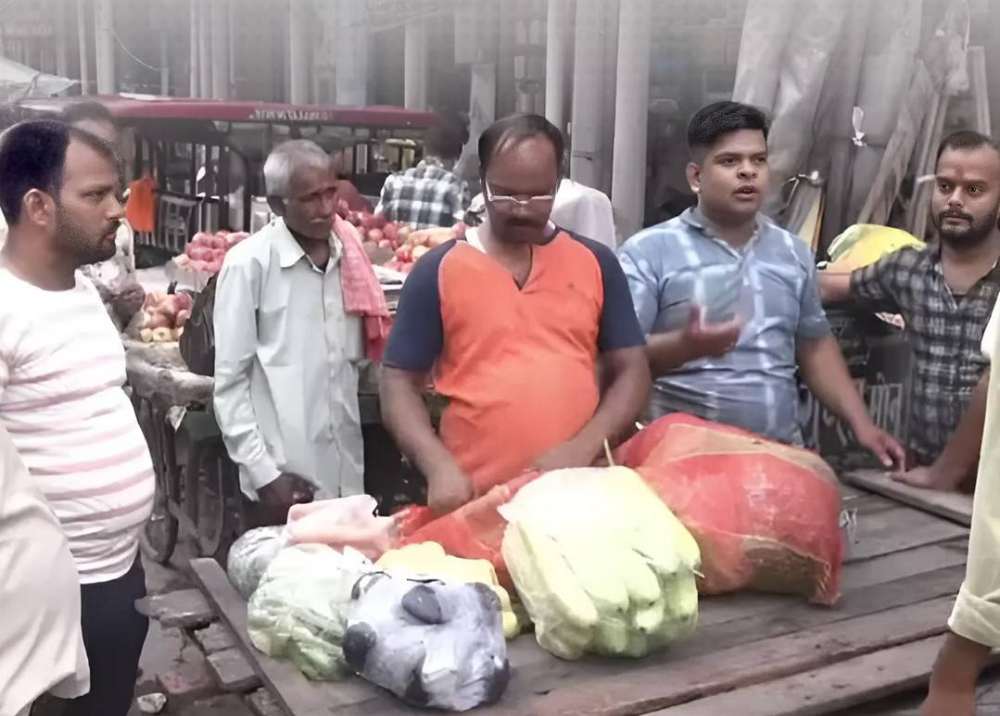 भाज्या चोरल्या, पैसेही लुटले; भाजप नेत्यांवर दुकानदाराचे गंभीर आरोप