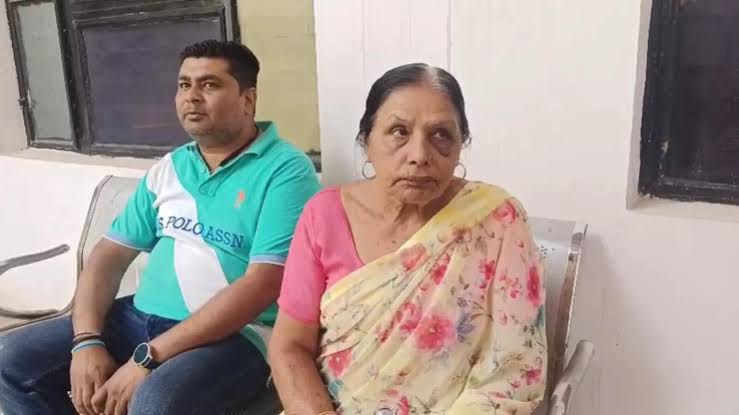 viral-video-woman-drags-mother-in-law-by-hair-in-mps-gwalior-202504.jpeg | Viral Video : बेरहम सुनेचा थयथयाट; माहेरच्या लोकांना बोलावून नवऱ्याला मारहाण | belgaum news | belgavkar बेळगावकर