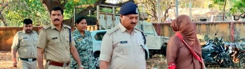 won-50-lakhs-in-kbc-now-i-have-to-go-to-jail-why-who-is-female-officer-amita-singh-tomar-government-official-who-won-rs-50-lakh-in-kbc-resigns-from-post-arrested-government-official-who-won-rs-50-lak-202603.jpg | KBC मध्ये जिंकले होते ₹ 50 लाख; आता तुरुंगात | belgaum news | belgavkar बेळगावकर